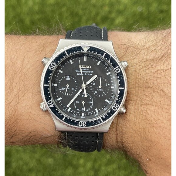 Vintage 1980s Seiko Sports 100 Men's Black Watch 7A28-7049 Chronograph - Picture 1 of 10